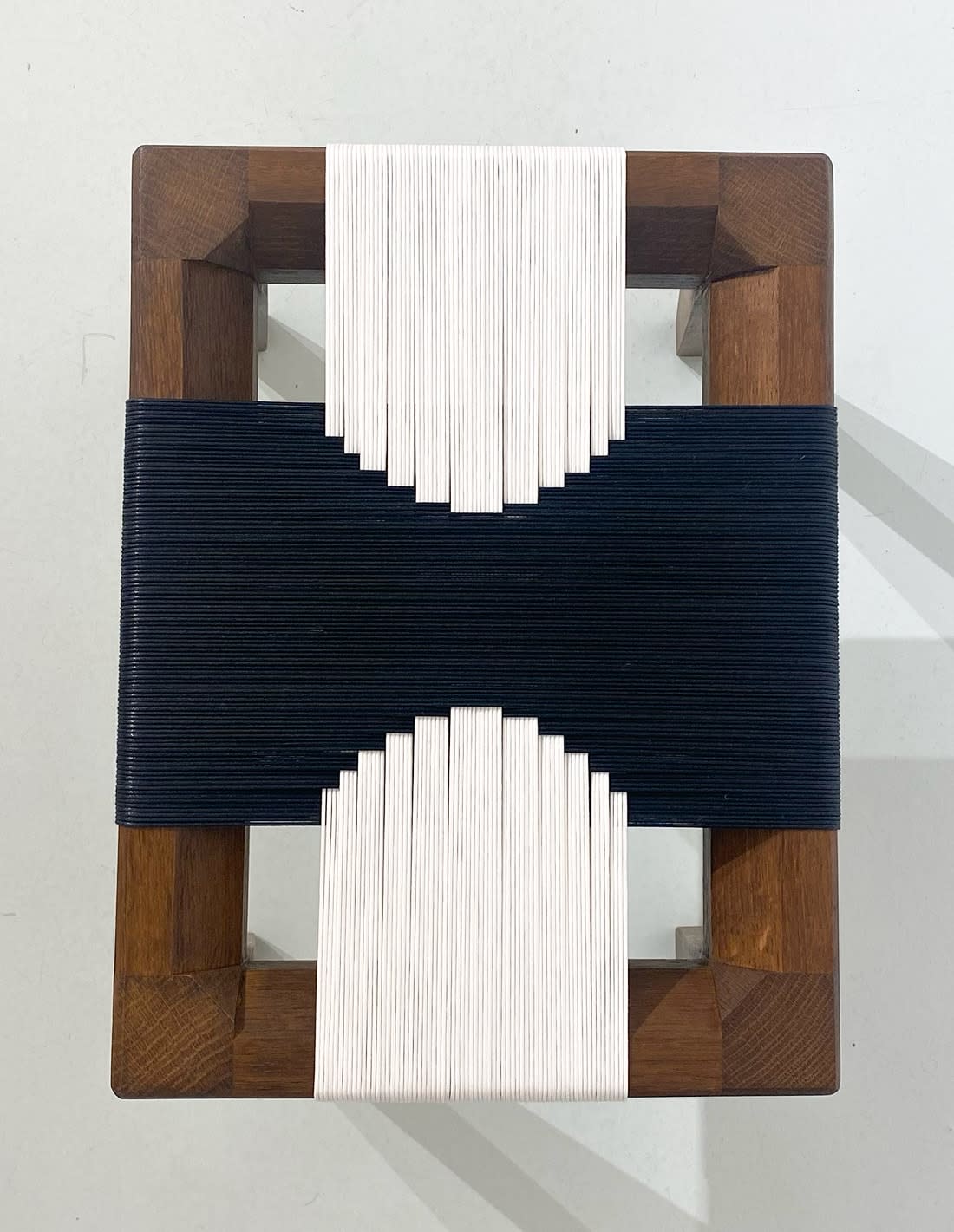 Image of Tabouret assise Kaidan noir et blanc