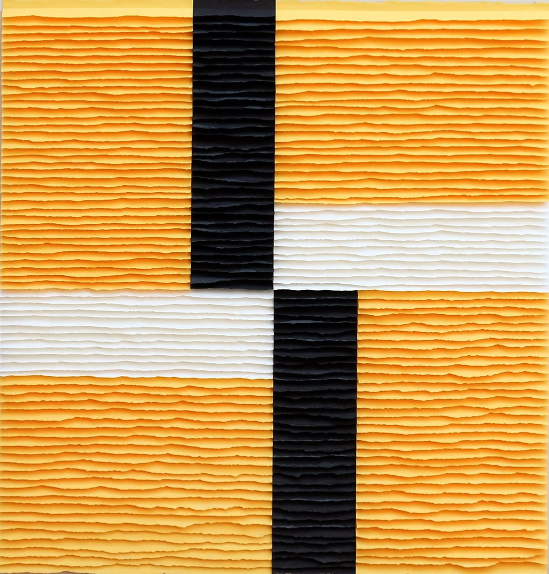 Image of Structure en croix noire et blanche sur fond jaune