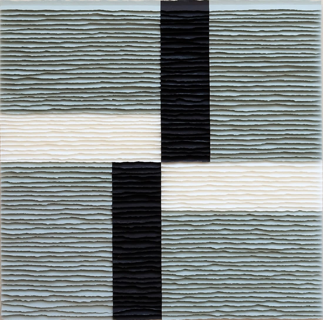 Image of Structure en croix noire et blanche sur fond gris